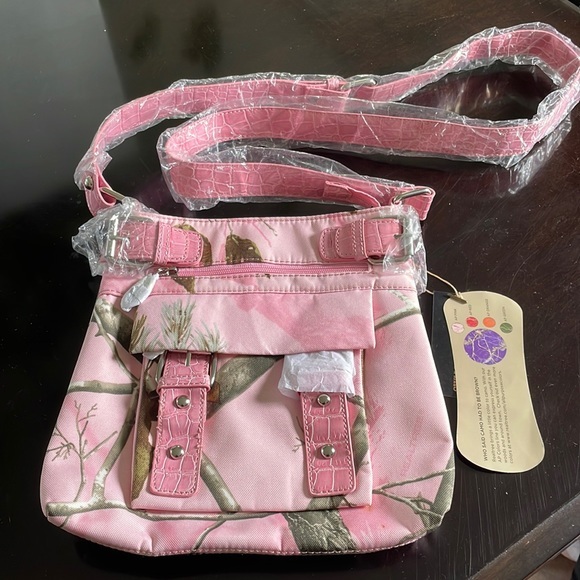NWT Realtree pink camo crossbody - Picture 1 of 4
